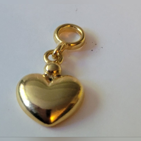 Jewelry - Goldtone heart charm